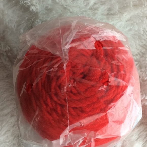 1 skein of red yarn - Scarlet - Picture 4 of 11